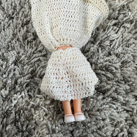 Vintage Plastic Bride Doll Crochet Dress Black Hair Eyes Open Shut - Picture 12 of 13